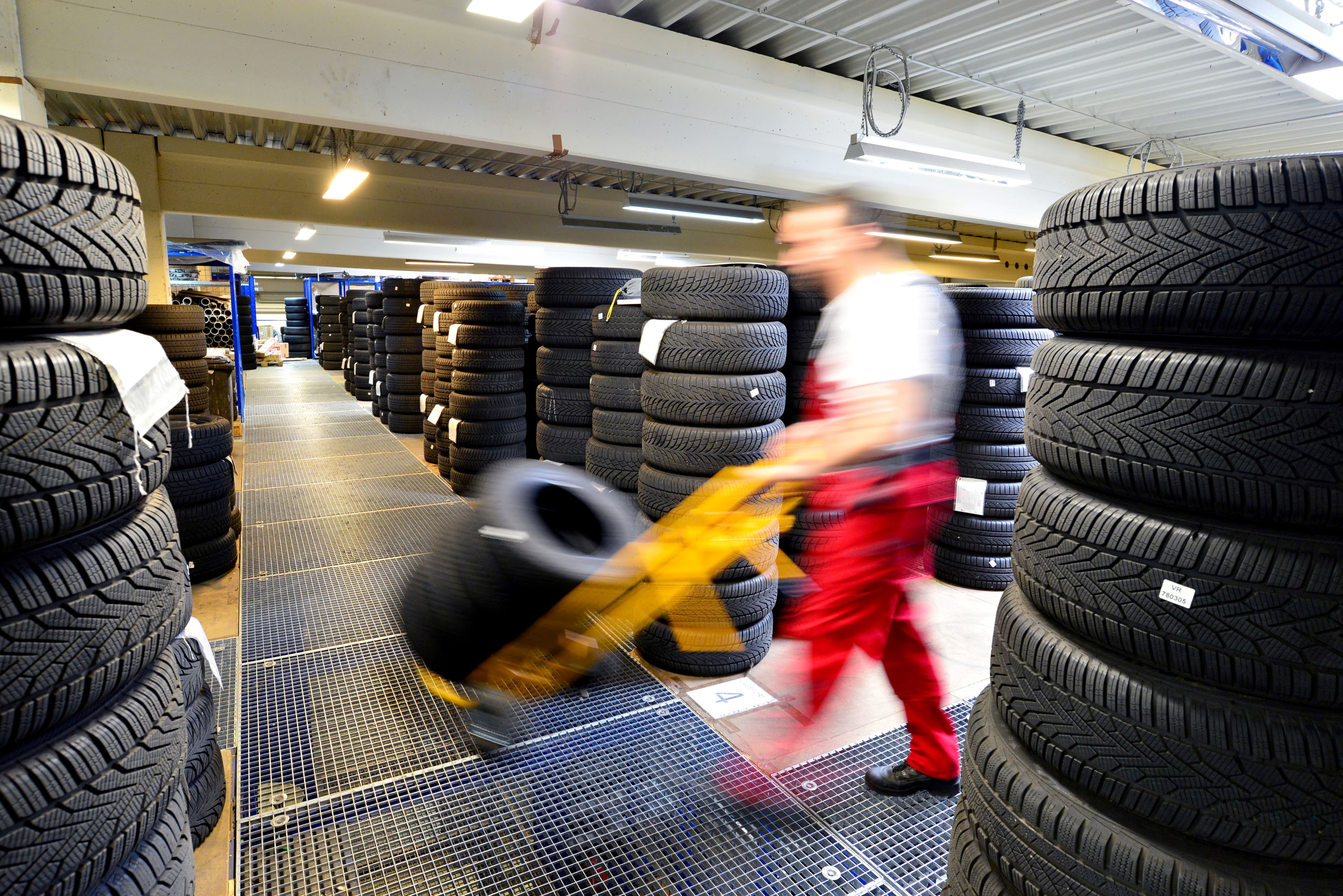 Rundum-Service für Ihre Räder: Lagerung, Montage und Alufelgenreparatur